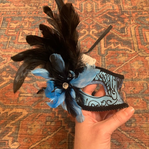 Mardi Gras Mask - Picture 8 of 10